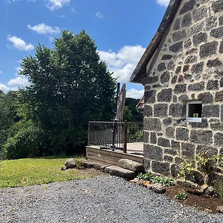 La Maison Des Petites Choses, La Tiny House Du Puy Mary-cantal Lascelle
