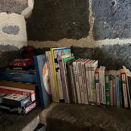 La Maison Des Petites Choses, La Tiny House Du Puy Mary-cantal Lascelle