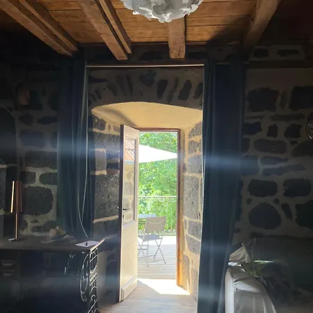 Semesterbostad La Maison Des Petites Choses, La Tiny House Du Puy Mary-cantal Lascelle