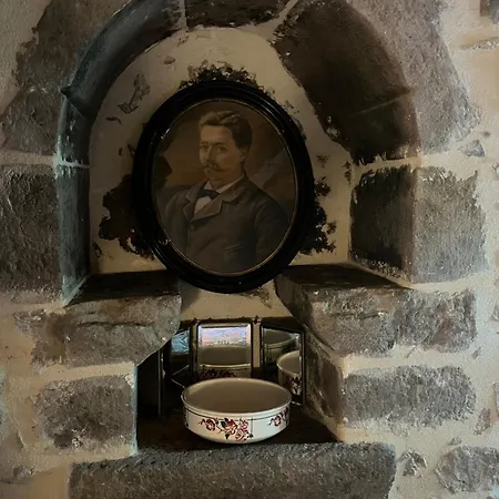 Semesterbostad La Maison Des Petites Choses, La Tiny House Du Puy Mary-cantal