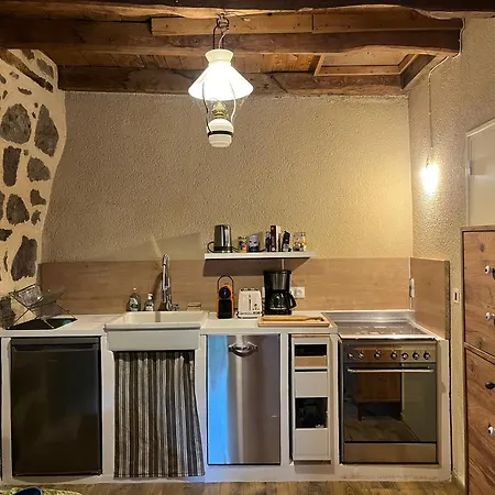 La Maison Des Petites Choses, La Tiny House Du Puy Mary-cantal Semesterbostad *