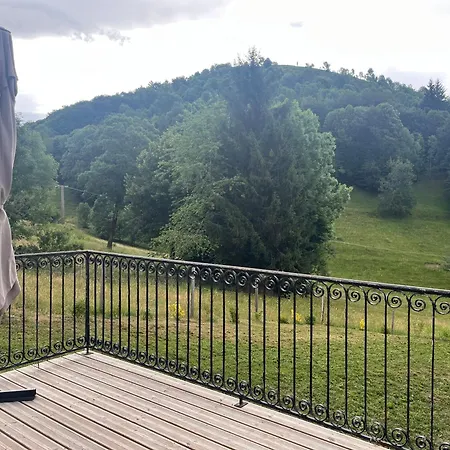 Vakantiehuis La Maison Des Petites Choses, La Tiny House Du Puy Mary-cantal *