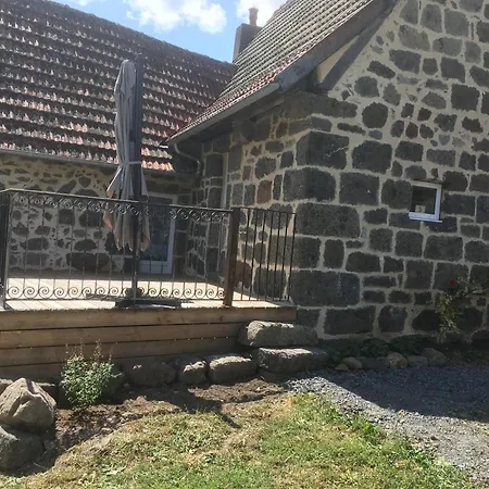 La Maison Des Petites Choses, La Tiny House Du Puy Mary-cantal *