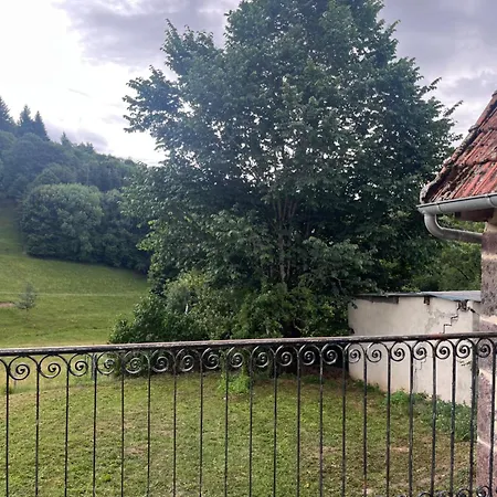 La Maison Des Petites Choses, La Tiny House Du Puy Mary-cantal Lascelle